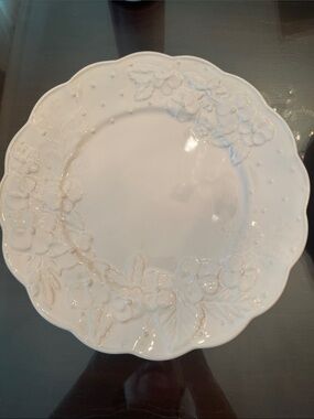 4 White Floral Embossed Dinner Plates - Bordallo Pinheiro